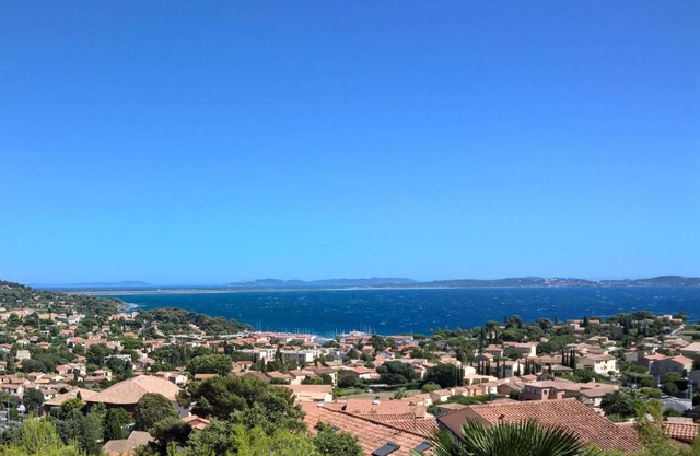 *** Beau T2 de 50 m2, grande terrasse vue mer, à 500m de la plage