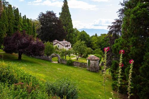 Beauregard Jura - Countryside Estate Stays Near Geneva