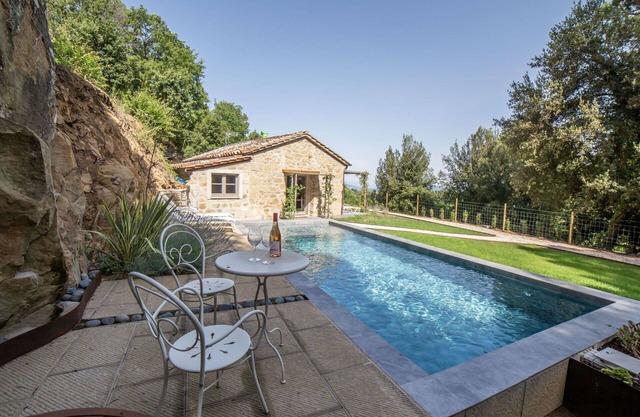 Beautiful private villa for 2 people with private pool, A/C, WIFI, TV, patio and pets allowed