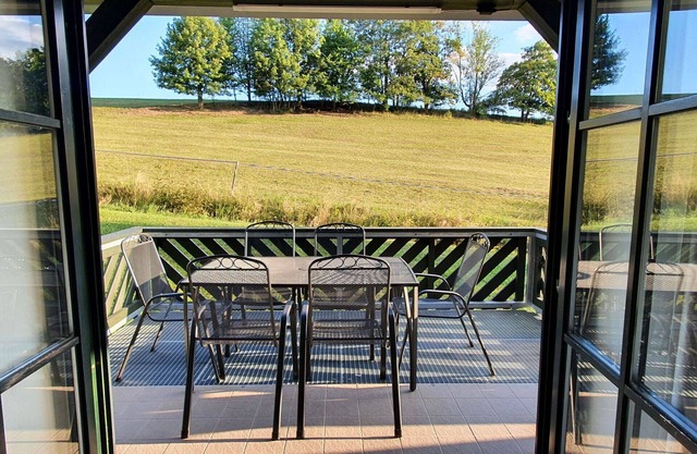 Beautiful private villa for 8 people with WIFI, pool, TV, terrace and parking