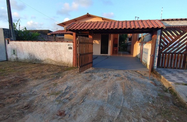 Beautiful 2-bedroom house with WiFi in Jardim Regina Itanhaém