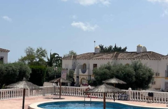 Beautiful renovated apartment -access to 4 pools