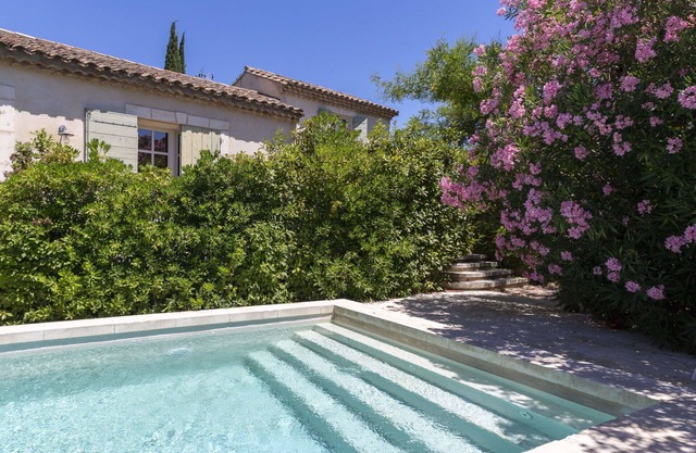 Beautiful private villa for 8 guests with private pool, WIFI, TV, patio and pets allowed