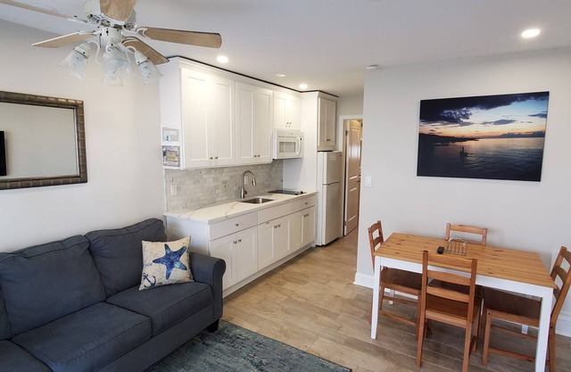 Beautiful 1 bedroom condo steps away from the beach and boardwalk.