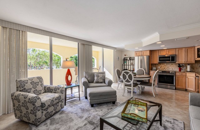 Beautiful 1 Bedroom condo - JW Alternative - Steps from Marco Island Beach