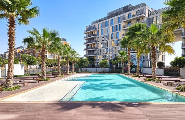 Beautiful 1 Bedroom Flat With 5 Star Resort Style Amenities.