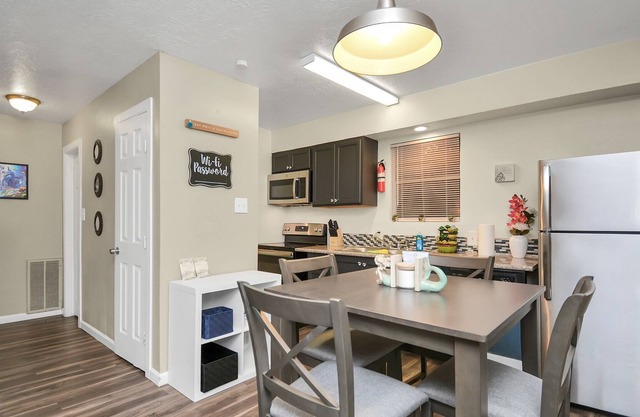 Beautiful 1B/1B Apartment Near Galveston