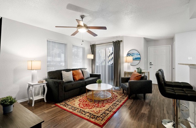 Beautiful 1BD/1BA in University Hills 3478