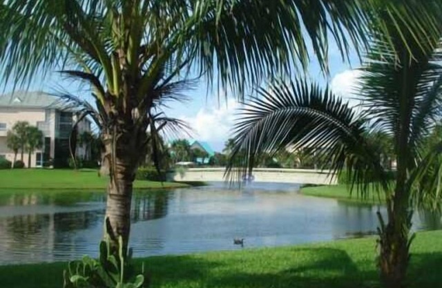 Beautiful 1st floor 2 Bedroom 2 Bath Jupiter Bay Villa. Walk to Carlin Pk Beach