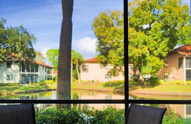 Beautiful 2/2 ground floor condo ⚓ resort style community