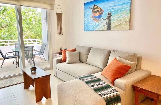 BEAUTIFUL 2 bed condo with jungle views!