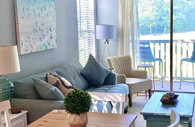 Beautiful 2 bed 2 bath Corner Unit with golf course view-5 minutes from beach