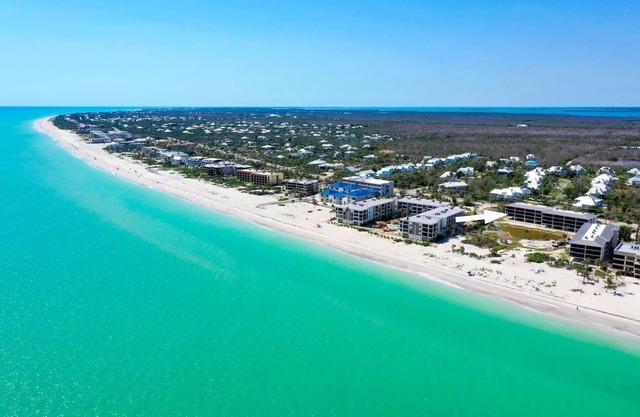 Beautiful 2 Bedroom, 2 Bathroom, Beach View condo located on West Gulf Drive