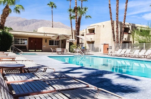 Beautiful 2 bedroom unit at resort, sleeps 6