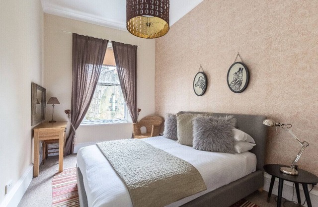 Beautiful 2 Bedroom Apartment Glasgow West End Sleeps 4/5
