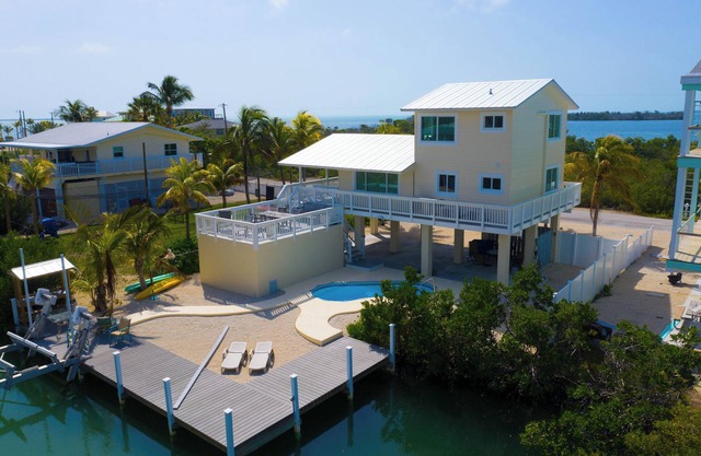 Beautiful 2 Bedroom 2 Bath Pool Home With Sunset Views