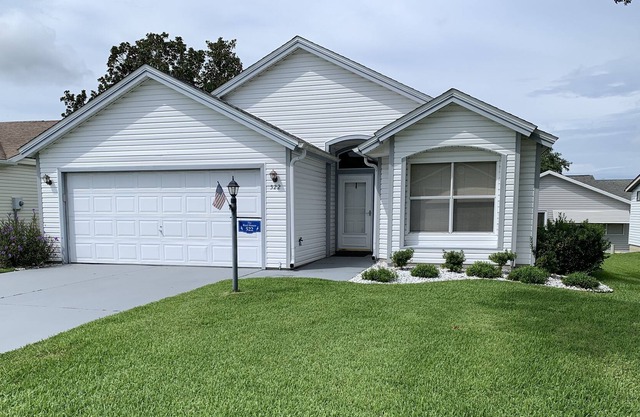 Beautiful 2 BR home between Spanish Springs and Sumter Landing in The Villages