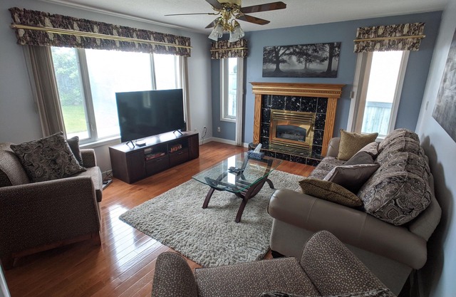 Beautiful 2 story- 2800sq ft Home in North Edmonton