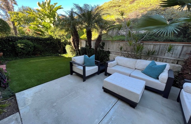 Beautiful 2 Story Cul-de-sac 3 Bedroom Home with 2 Car Garage Fenced Yard