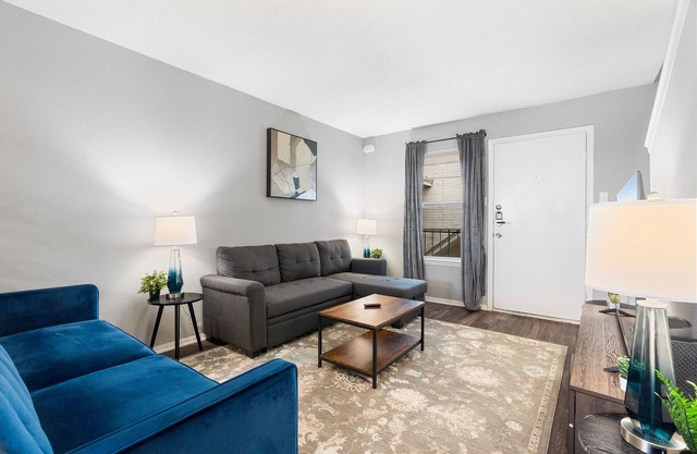 Beautiful 2BR 5 Minutes to UT 9243