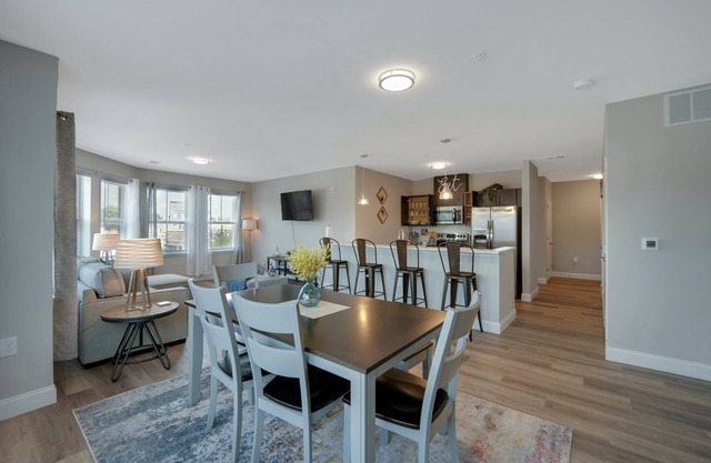 Beautiful 2BR Apt/EWR Airport/King/Free Parking