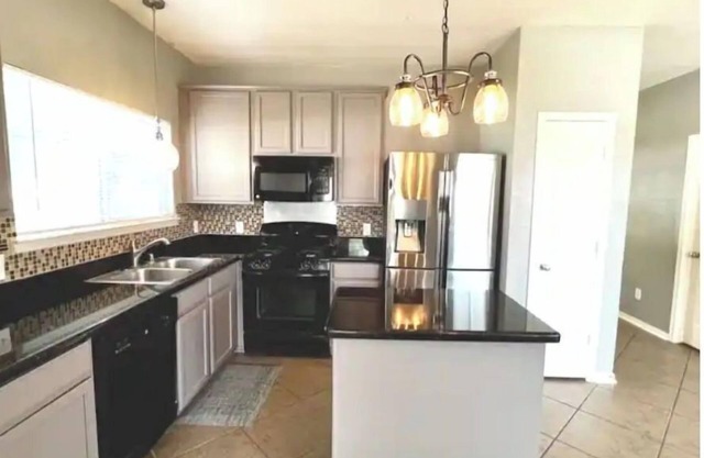 *Beautiful 3-bedroom 2 story home great location.