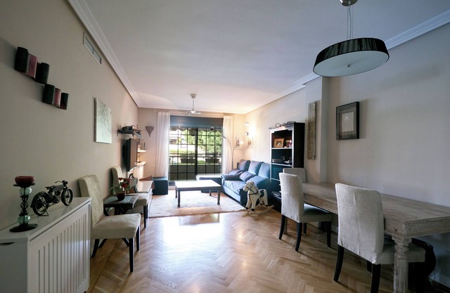 Beautiful 3 Bedroom apartment very near Madrid city, Wifi, AC, Pool, Paddle.