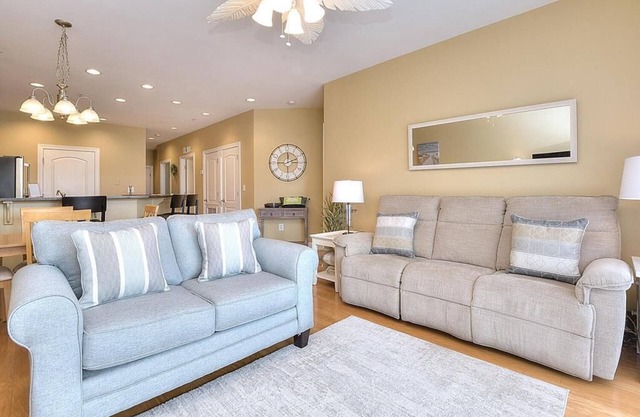Beautiful,3BR/2BA Oceanview Condo-POOL-ELEVATOR-HOT TUB-Sleeps9