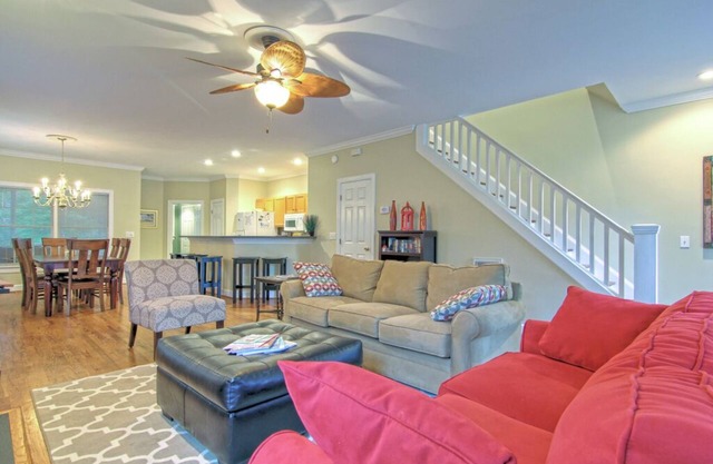 Beautiful 3BR Historic Downtown - Sleeps 7 - Pets Welcome - Walk to the River!