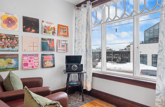 Beautiful 3BR Victorian Home Downtown Moncton w/AC
