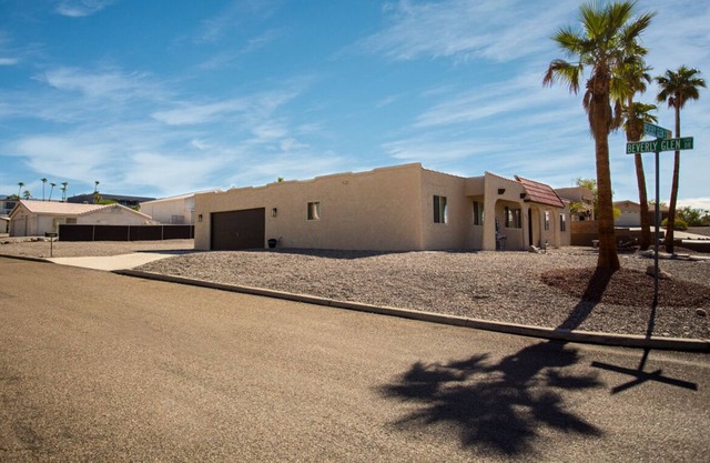 - Beautiful 4 bedroom 2 bath Lake Havasu Home -