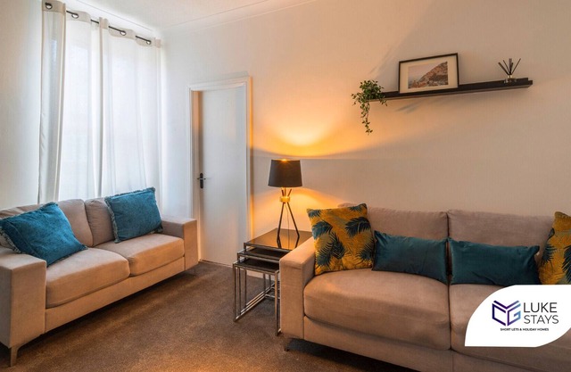 Beautiful 4 Bed -Wifi -Yard -Central -Gateshead