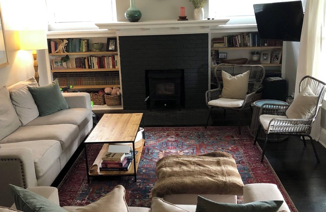 Beautiful 4-bedroom,2 Story house in downtown Indianapolis: WIFI, AC, firepit,