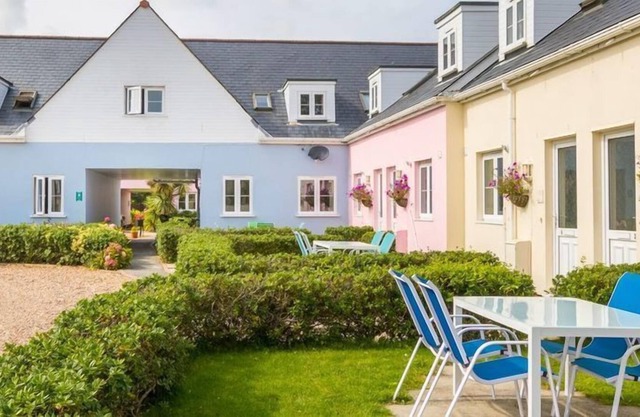 Beautiful 4* Self-Catering, by Stunning Cliffs & Bays - Three Bedroom Cottage