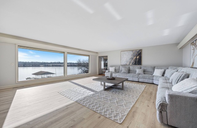 Beautiful 5 bedroom home on private fishing lake