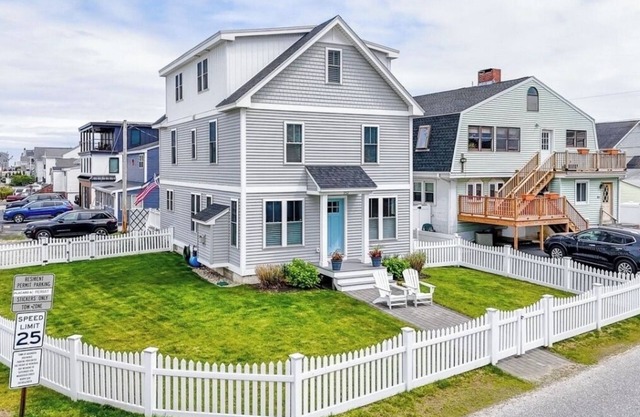 Beautiful 5-bedroom house Steps to Seabrook beach!