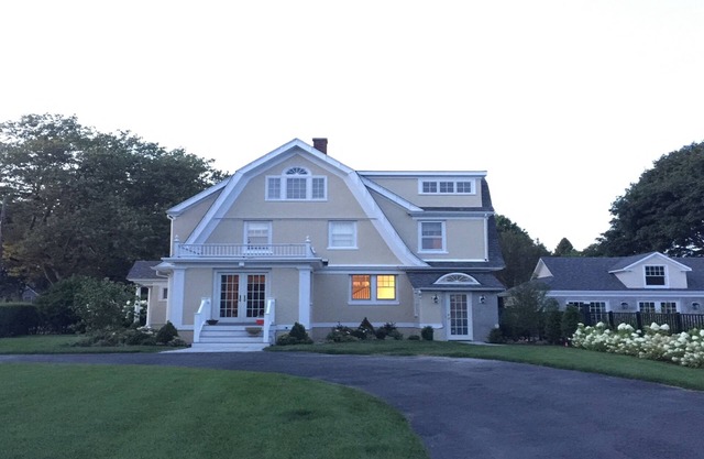 Beautiful 5 Bedroom House with Pool & Guest House - Steps to Beach & Townn