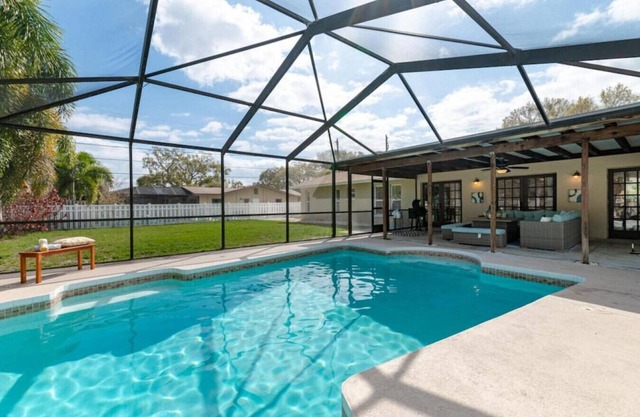 Beautiful 5 bedroom Clearwater home, near beaches and downtown