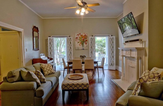 Beautiful 6 Bed, 5 Bath Historic Savannah Home