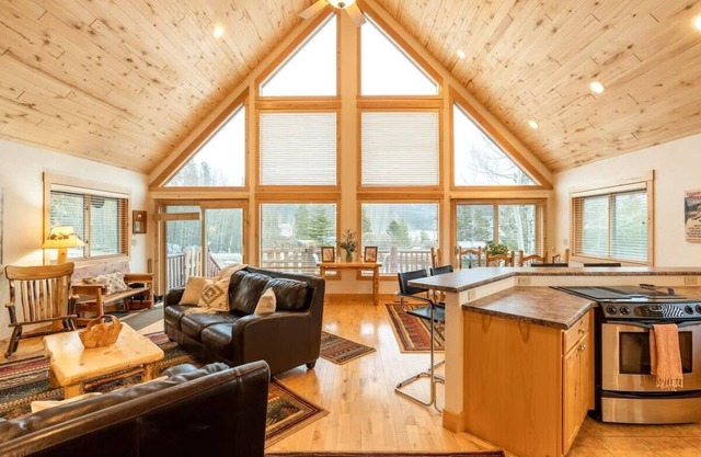 Beautiful A-Frame Cabin w/Views of Lake!
