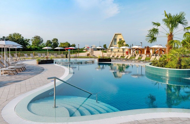 Beautiful apartment in villa for 6 guests with WIFI, A/C, pool, TV, terrace and pets allowed