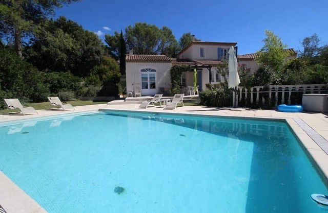 Beautiful air-conditioned villa in Poulx near Nîmes Gard, private pool, pets admitted (1).