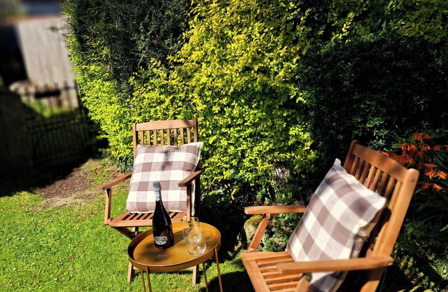 Beautiful and Cosy Garden Pod Saintives