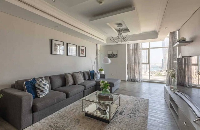 Beautiful and Cozy 2BR Apt in JLT - Sleeps 4!