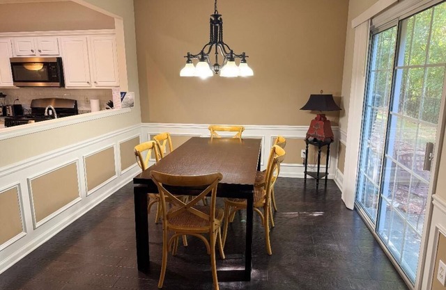 Beautiful and cozy townhome in delightful Duluth!