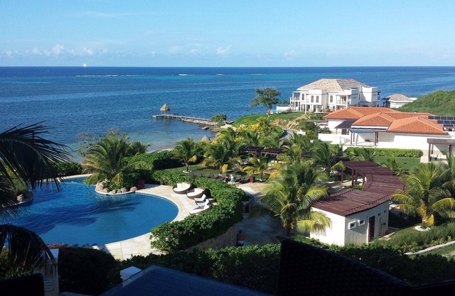 Beautiful and Serene 3 bedroom 2 bath Private Pool and Patio Villa.