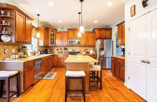 Beautiful and Spacious home w/Outdoor Kitchen