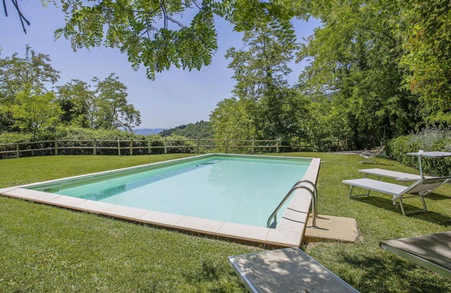 Beautiful apartment in villa for 3 guests with pool, WIFI, TV, terrace and pets allowed