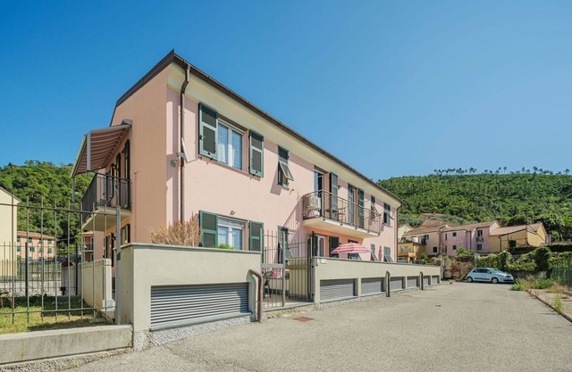 Beautiful apartment for 5 guests with WIFI, A/C, TV, patio and pets allowed