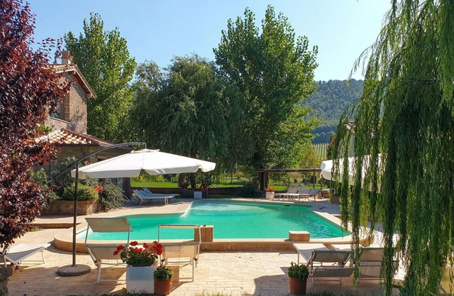 Beautiful apartment in villa with pool, WIFI, TV, patio, pets allowed, panoramic view and parking